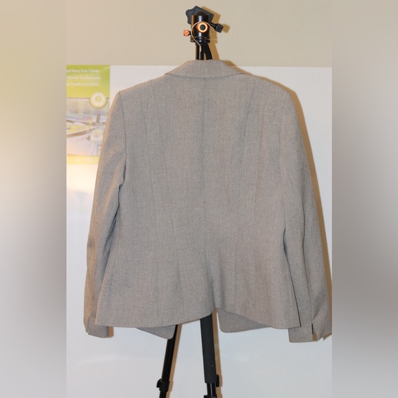 EUC Classic Grey Kasper Blazer Size 12 - Picture 3 of 5